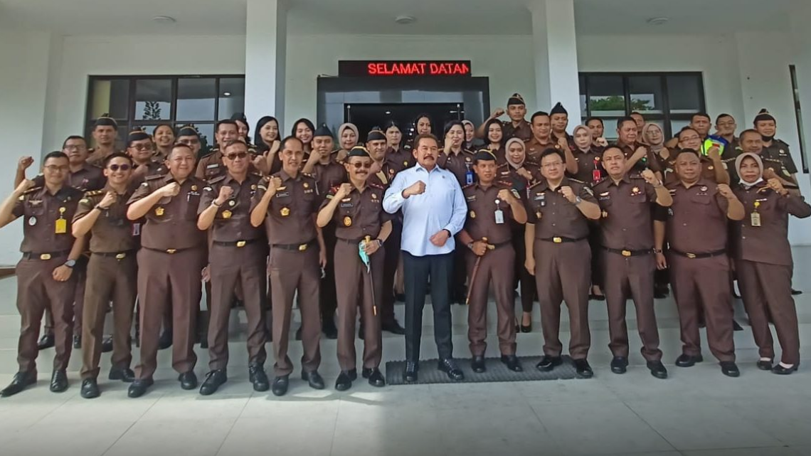 Kunjungan Kerja, Jaksa Agung Minta Jajarannya Berantas Mafia Pupuk