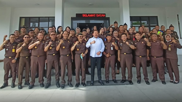 Kunjungan Kerja, Jaksa Agung Minta Jajarannya Berantas Mafia Pupuk