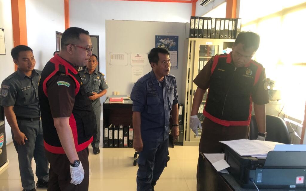 Penyidik Kejati NTB geledah Kantor ESDM Provinsi NTB dan PT. AMG Lombok Timur
