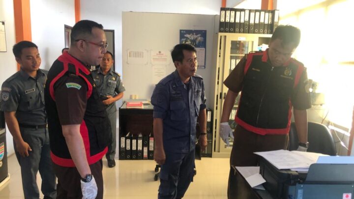 Penyidik Kejati NTB geledah Kantor ESDM Provinsi NTB dan PT. AMG Lombok Timur