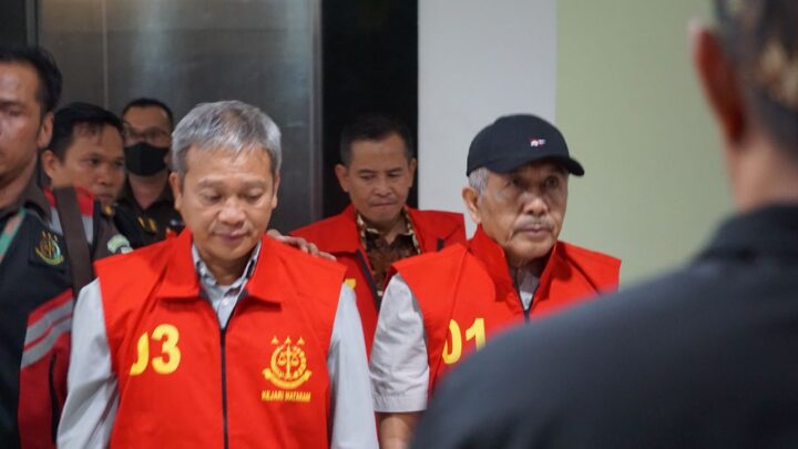 Penyidik Kejaksaan Tinggi NTB kembali menetapkan tiga tersangka kasus dugaan korupsi proyek pasir besi di Lombok Timur.