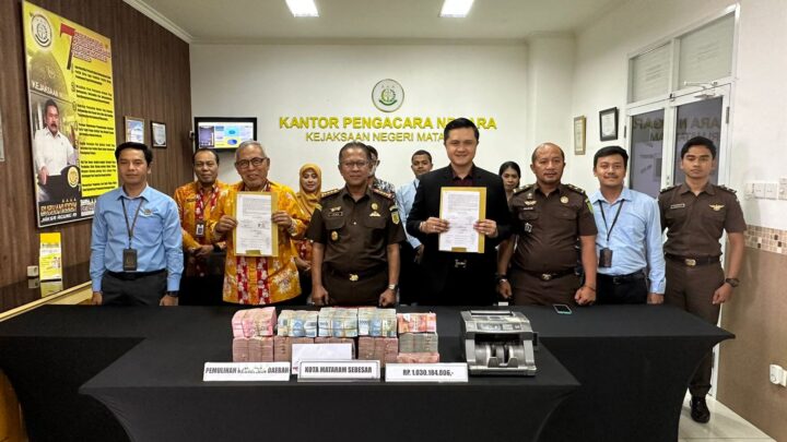 Kejari Mataram berhasil melakukan Penagihan dan Pemulihan Keuangan Daerah dari Tunggakan Pajak Daerah Hotel Golden Palace dengan nilai Rp. 1.030.184.806,- (Satu Miliar Tiga Puluh Juta Seratus Delapan Puluh Empat Ribu Delapan Ratus Enam Rupiah)