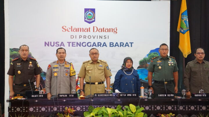 Rapat Forum Koordinasi Pimpinan Daerah (Forkopimda) dengan pembahasan Dinamika Sosial Politik Terkini dan Ancaman, Gangguan, Hambatan, Tantangan (AGHT) pada pelaksanaan pemilu tahun 2024 di Provinsi NTB
