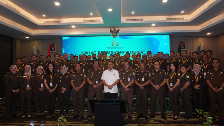 PENUTUPAN DIKLAT “REFRESHING COURSE PEMBAHARUAN KITAB UNDANG UNDANG HUKUM PIDANA (KUHP)” ANGKATAN II TAHUN 2024 PADA SENTRA DIKLAT SURABAYA