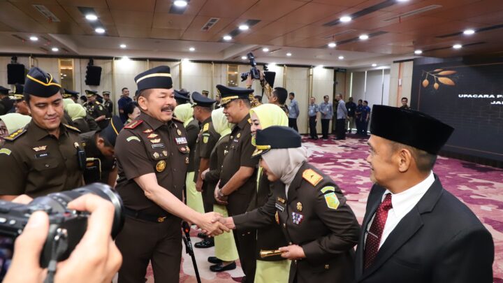 JAKSA AGUNG RI ST. BURHANUDDIN MELANTIK KAJATI NTB BARU ENEN SARIBANON.,SH.,MH