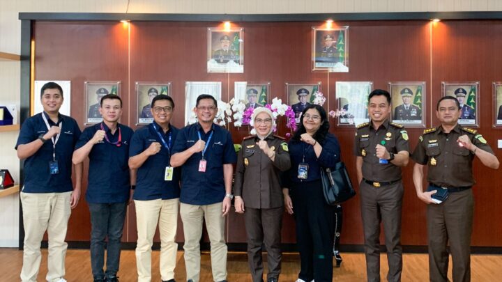 Kepala Kejaksaan Tinggi Nusa Tenggara Barat didampingi para Asisten pada Kejaksaan Tinggi Nusa Tenggara Barat menerima Kunjungan Dari PT Angkasa Pura I