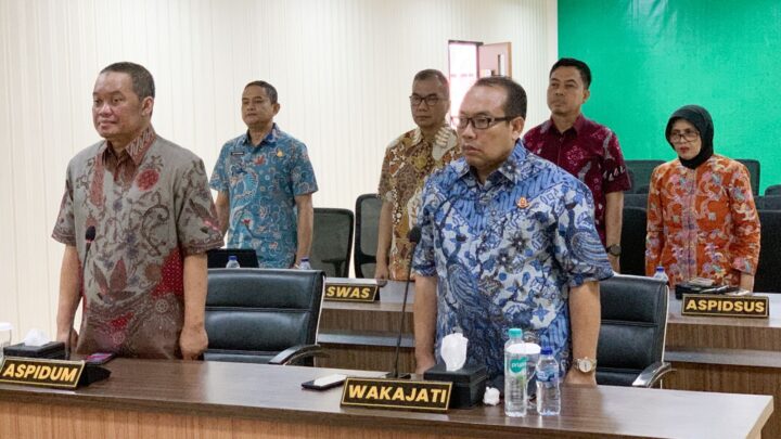 WAKAJATI NTB beserta para Asisten pada Kejati NTB mengikuti VICON Pengukuhan Jaksa Agung Muda Pembinaan sebagai Profesor Kehormatan