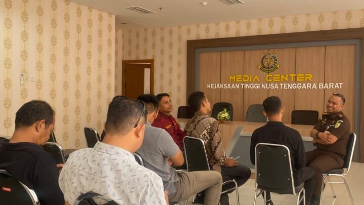 Audiensi Keluarga Besar BEM Perguruan tinggi Muhammadiyah Aisyiyah Indonesia ke Kejati NTB