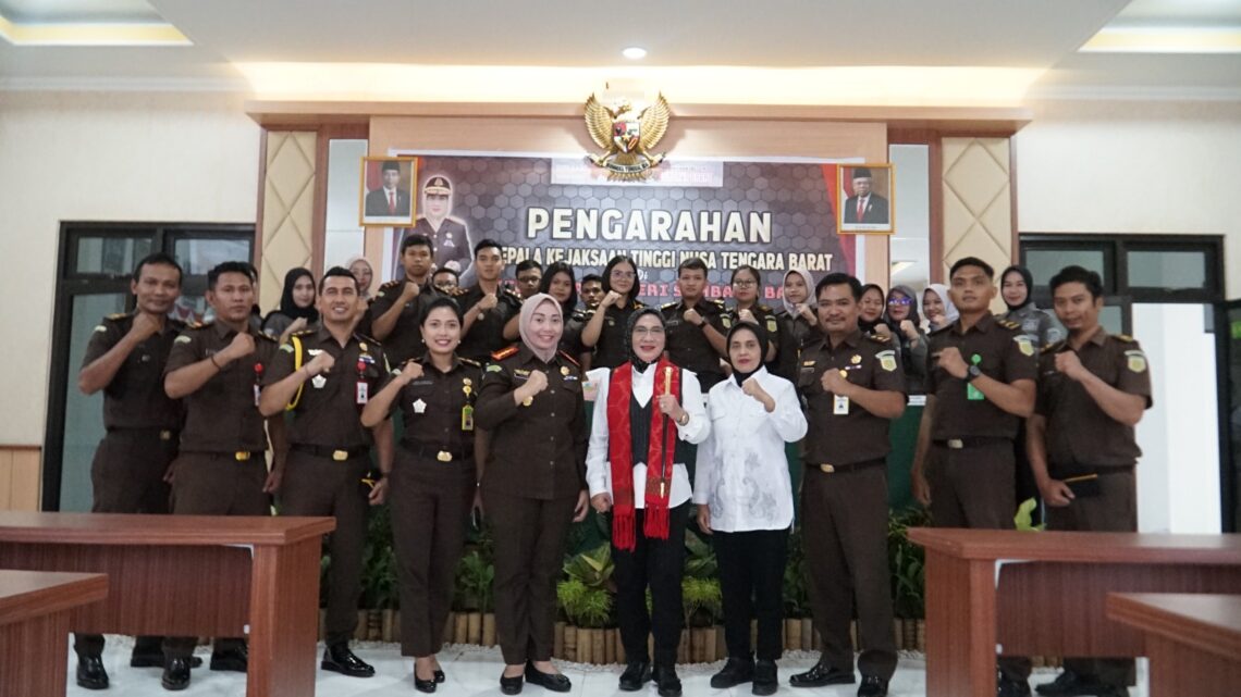 Kepala Kejaksaan Tinggi Nusa Tenggara Barat melakukan Kunjungan Kerja di Kejaksaan Negeri Sumbawa Barat