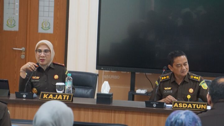 KEPALA KEJAKSAAN TINGGI NUSA TENGGARA BARAT MEMIMPIN RAPAT DALAM RANGKA PERSIAPAN HARI BHAKTI ADHYAKSA KE-64