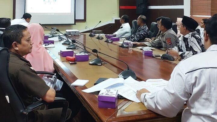 ASISTEN PERDATA DAN TUN MENGHADIRI PUNCAK PERINGATAN HGK PKK DAN SOSIALISASI PIN POLIO