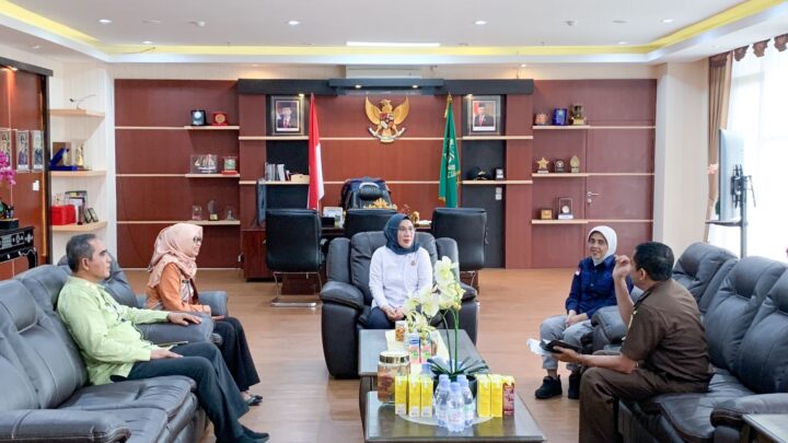 Kepala Kejaksaan Tinggi Nusa Tenggara Barat didampingi para Asisten pada Kejaksaan Tinggi Nusa Tenggara Barat menerima Kunjungan dari Kepala Dinas PERINDAG Prov. NTB dan Kepala Dinas Koperasi Prov. NTB