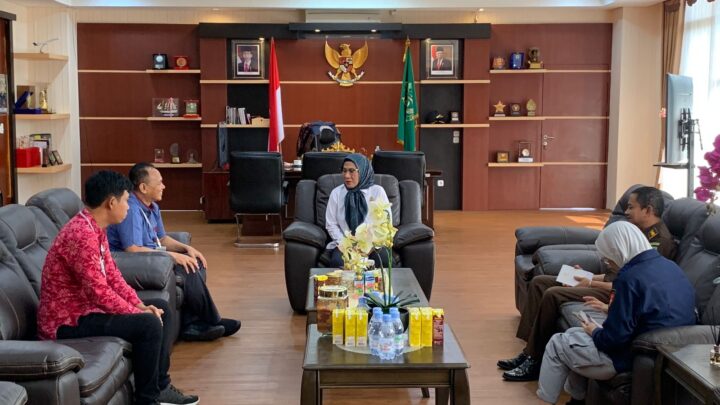 Kepala Kejaksaan Tinggi Nusa Tenggara Barat didampingi para Asisten pada Kejaksaan Tinggi Nusa Tenggara Barat menerima Kunjungan dari Kepala Dinas Sosial Prov. NTB