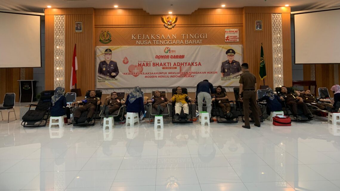 Kejaksaan Tinggi NTB Melaksanakan Kegiatan Donor Darah Dalam Rangka Memperingati Hari Bhakti Adhyaksa ke-64 dan HUT IAD ke-24