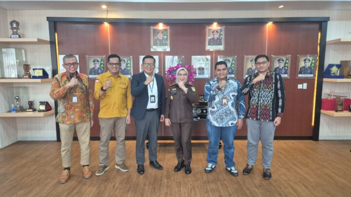 Kepala Kejaksaan Tinggi Nusa Tenggara Barat didampingI Asisten menerimaKunjungan dari Area Manager BSI Area Bali Nusra