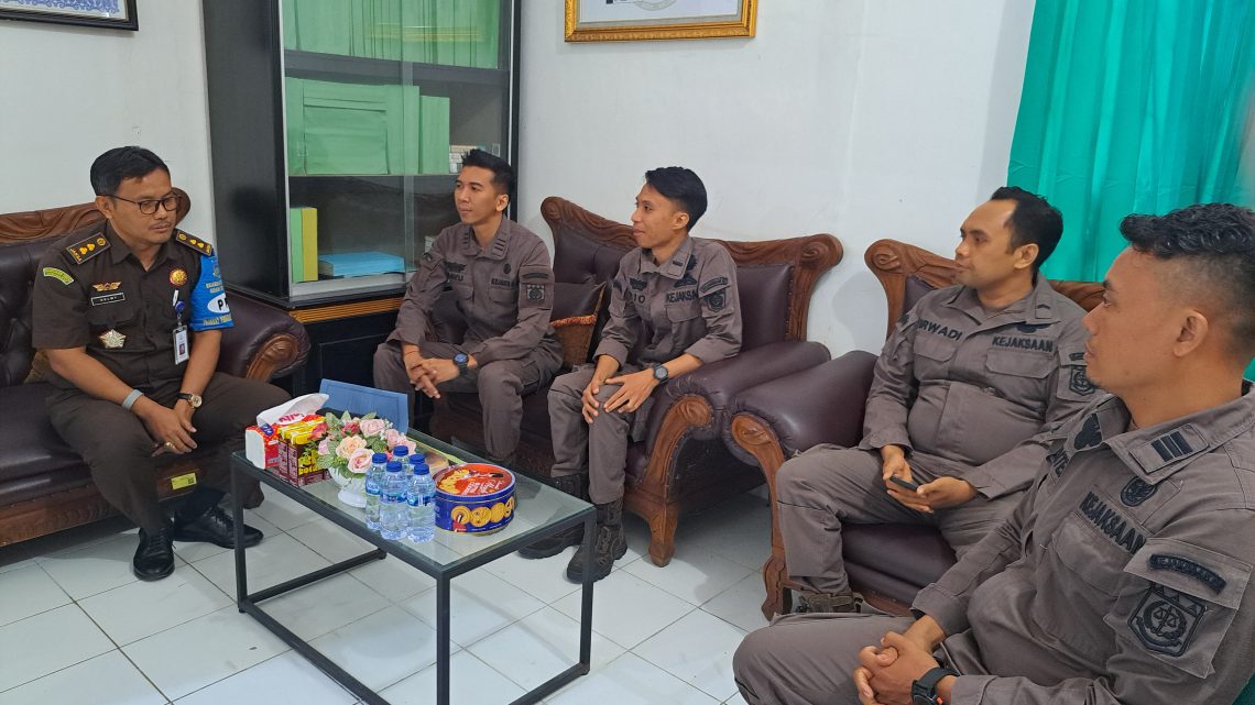 KUNJUNGAN KERJA ASISTEN PENGAWASAN PADA KEJAKSAAN TINGGI NTB SERTA INSPEKSI PEMANTAUAN OLEH TIM INSPEKSI PEMANTAUAN BIDANG PENGAWASAN KEJAKSAAN TINGGI NTB