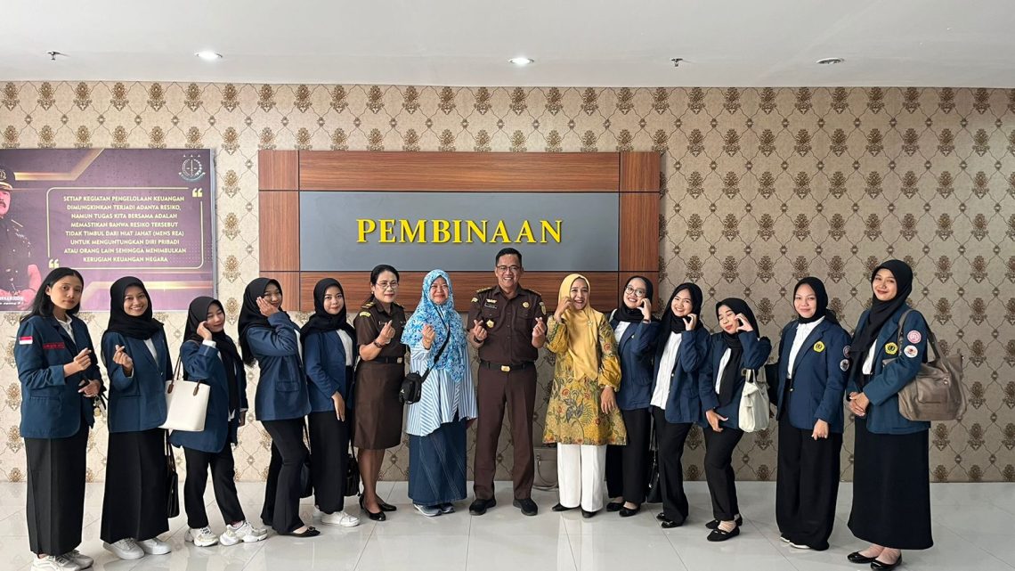 ASISTEN PEMBINAAN KEJAKSAAN TINGGI NTB MENERIMA MAHASISWA/I UNIVERSITAS MATARAM DALAM RANGKA PROGRAM MERDEKA BELAJAR KAMPUS MERDEKA