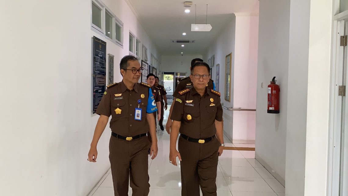 KUNJUNGAN KERJA ASISTEN PENGAWASAN PADAKEJAKSAAN TINGGI NTB SERTA INSPEKSIPEMANTAUAN OLEH TIM INSPEKSIPEMANTAUAN BIDANG PENGAWASANKEJAKSAAN TINGGI NTB