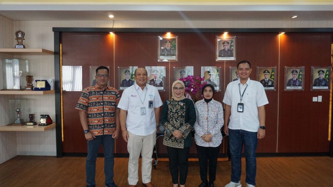 KEPALA KEJAKSAAN TINGGI NTB DIDAMPINGI ASISTEN PEMBINAAN PADA KEJAKSAAN TINGGI NTB MENERIMA KUNJUNGAN DARI AREA HEAD BANK MANDIRI MATARAM