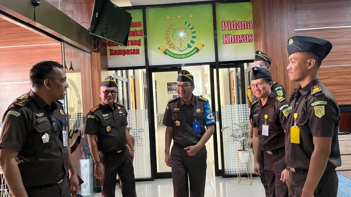 KUNJUNGAN KERJA ASISTEN PENGAWASAN PADA KEJAKSAAN TINGGI NTB SERTA INSPEKSI PEMANTAUAN OLEH TIM INSPEKSI PEMANTAUAN BIDANG PENGAWASAN KEJAKSAAN TINGGI NTB