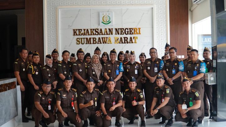 KUNJUNGAN KERJA ASISTEN PENGAWASAN PADAKEJAKSAAN TINGGI NTB SERTA INSPEKSIPEMANTAUAN OLEH TIM INSPEKSIPEMANTAUAN BIDANG PENGAWASANKEJAKSAAN TINGGI NTB