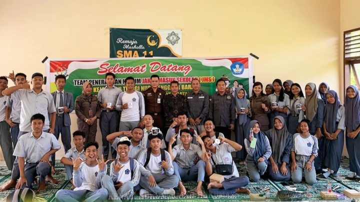 JAKSA MASUK SEKOLAH KEJAKSAAN TINGGI NUSA TENGGARA BARAT DI SMAN 11 MATARAM