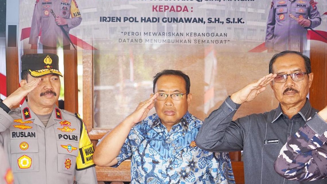 WAKAJATI NTB MENGHADIRI UPACARA SERAH TERIMA PATAKA KAPOLDA NTB