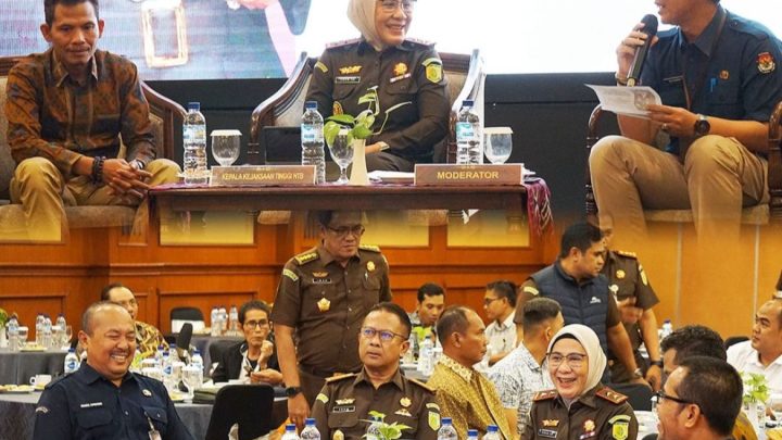 Kajati NTB Menjadi Pemateri Pada Rapat Koordinasi Mitigasi Potensi Permasalahan Hukum Dalam Pelaksanaan Tahapan Pemilihan Serentak Tahun 2024