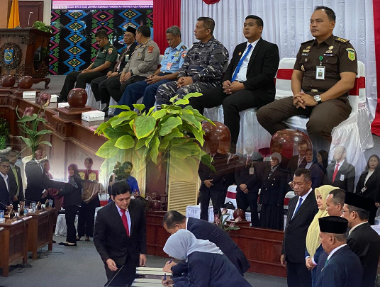 RAPAT PARIPURNA DEWAN PERWAKILAN RAKYAT DAERAH (DPRD) PROVINSI NTB DALAM RANGKA PENYERAHAN LAPORAN HASIL PEMERIKSAAN BPK RI TERHADAP LAPORAN KEUANGAN PEMERINTAH PROVINSI NTB