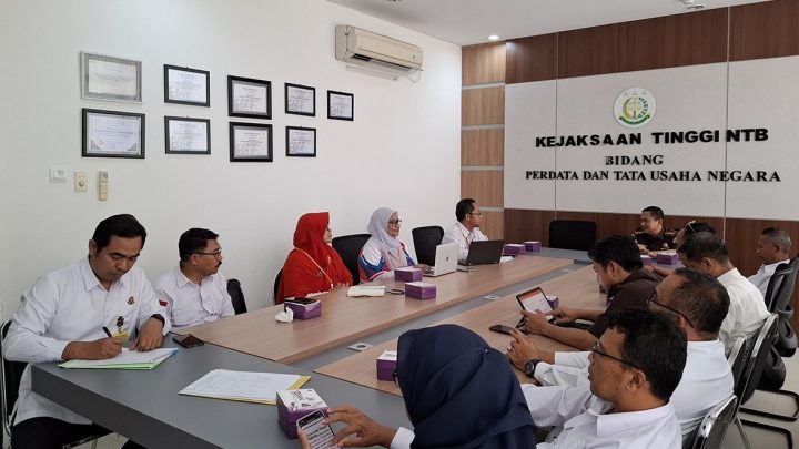 ASISTEN PERDATA DAN TATA USAHA NEGARA KEJAKSAAN TINGGI NTB MENGADAKAN PERTEMUAN DENGAN DINAS KESEHATAN PROVINSI NTB MEMBAHAS PENDAMPINGAN HUKUM TERHADAP PROGRAM PRIORITAS NASIONAL DI BIDANG KESEHATAN