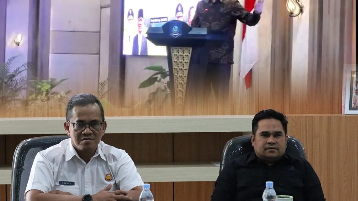 PLT. ASISTEN INTELIJEN BESERTA JAJARAN INTELIJEN KEJAKSAAN TINGGI NTB MENGIKUTI VIDEO CONFERENCE PENANDATANGANAN NOTA KESEPAHAMAN PROGRAM JAKSA GARDA DESA (JAGA DESA) YANG DIHADIRI OLEH JAMINTEL KEJAKSAAN RI
