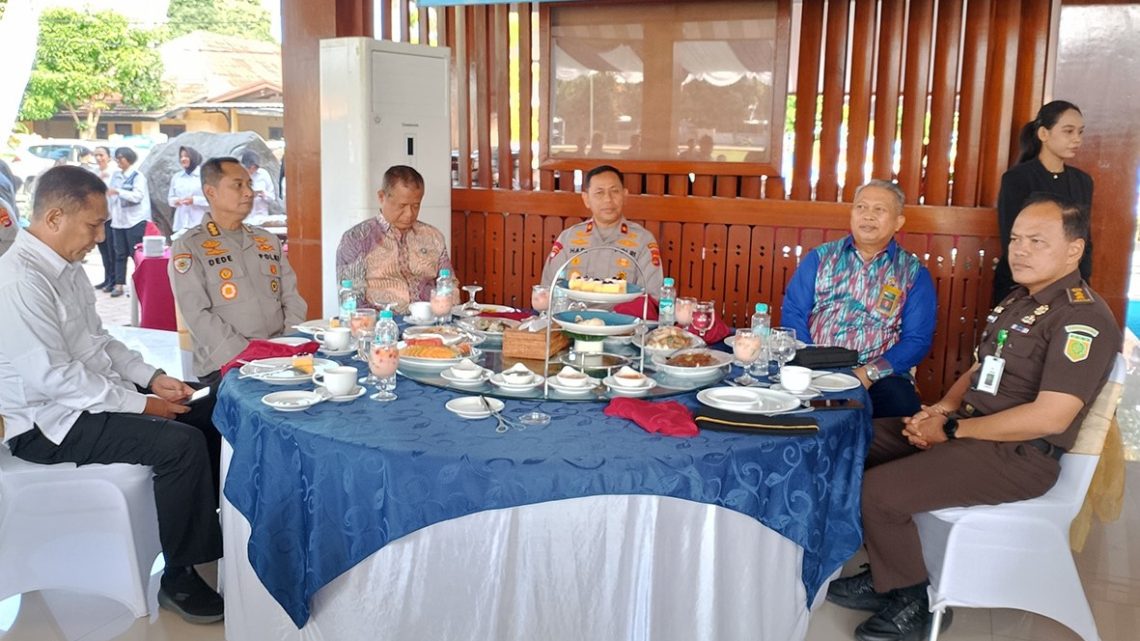 PERINGATAN HARI KOPERASI KE-78 PROVINSI NTB DIRANGKAIKAN PENYERAHAN IZIN PERTAMBAGAN RAKYAT (IPR) KEPADA KOPERASI