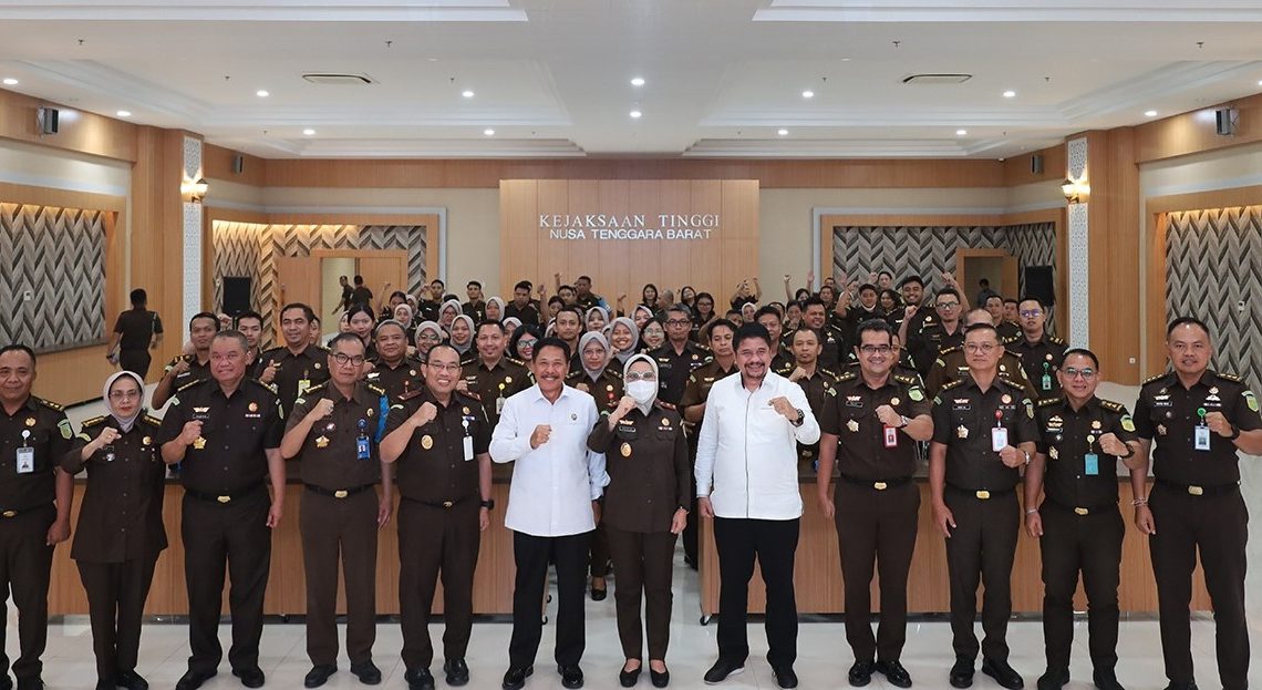 KUNJUNGAN KERJA KOMISI KEJAKSAAN REPUBLIK INDONESIA DI KEJAKSAAN TINGGI NUSA TENGGARA BARAT