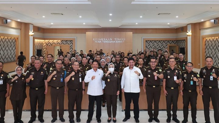 KUNJUNGAN KERJA KOMISI KEJAKSAAN REPUBLIK INDONESIA DI KEJAKSAAN TINGGI NUSA TENGGARA BARAT