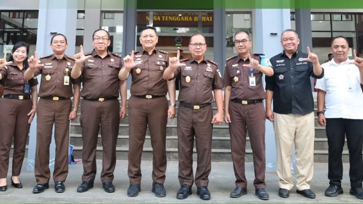 KUNJUNGAN KERJA SEKRETARIS JAKSA AGUNG MUDA PENGAWASAN DALAM RANGKA SUPERVISI PENGAWASAN TAHUN 2025 PADA WILAYAH HUKUM KEJAKSAAN TINGGI NUSA TENGGARA BARAT