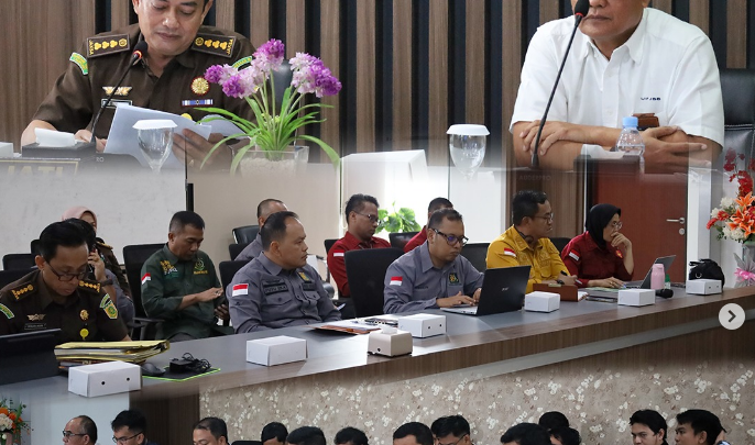 RAPAT KOORDINASI PENYELESAIAN PERMASALAHAN PROYEK PEMBANGUNAN PLTU LOMBOK SAMBALIA KAB. LOMBOK TIMUR PADA SATUAN KERJA PT. PLN (PERSERO) UNIT INDUK PEMBANGUNAN NUSA TENGGARA DENGAN TIM PENDAMPINGAN DATUN DAN TIM PENGAMANAN PEMBANGUNAN STRATEGIS (PPS) INTELIJEN KEJAKSAAN TINGGI NTB