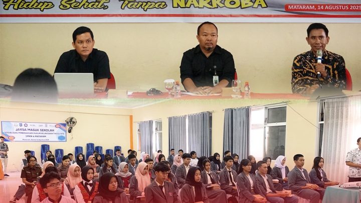 TIM PENERANGAN HUKUM KEJAKSAAN TINGGI NUSA TENGGARA BARAT (NTB) MELAKSANAKAN KEGIATAN JAKSA MASUK SEKOLAH (JMS) BERTEMPAT DI SMKN 4 MATARAM