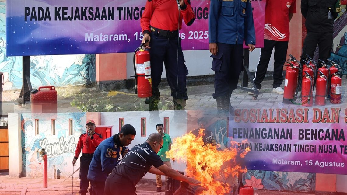 SOSIALISASI DAN SIMULASI PENANGANAN BENCANA KEBAKARAN PADA KEJAKSAAN TINGGI NUSA TENGGARA BARAT