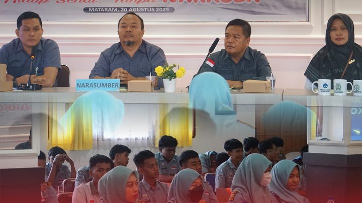 TIM PENERANGAN HUKUM KEJAKSAAN TINGGI NUSA TENGGARA BARAT MELAKSANAKAN KEGIATAN JAKSA MASUK SEKOLAH (JMS) BERTEMPAT DI SMKN 3 MATARAM
