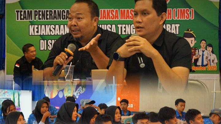 TIM PENERANGAN HUKUM KEJAKSAAN TINGGI NTB MELAKSANAKAN KEGIATAN JAKSA MASUK SEKOLAH (JMS) DI SMKN 5 MATARAM