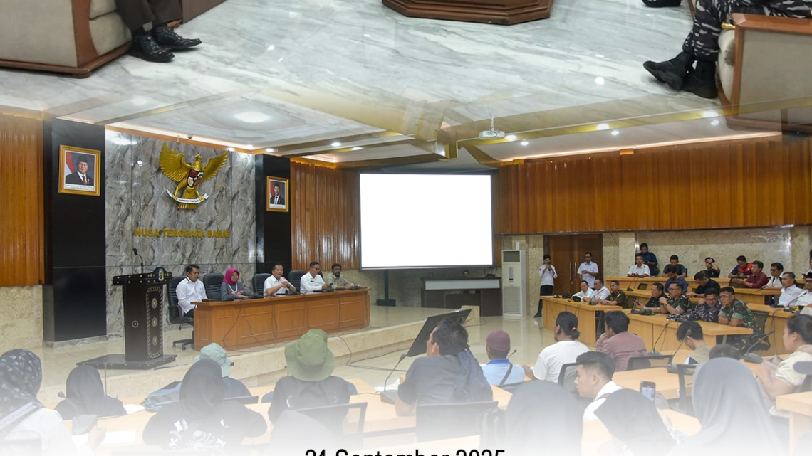 ASDATUN KEJATI NTB MEWAKILI KAJATI NTB MENGHADIRI PENERIMA PENYAMPAIAN ASPIRASI DARI MASYARAKAT BERSAMA DENGAN UNSUR FORKOPIMDA PROVINSI NTB