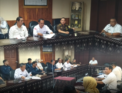 RAPAT KOORDINASI JAKSA PENGACARA NEGARA BIDANG PERDATA DAN TATA USAHA NEGARA KEJATI NTB SEBAGAI MEDIATOR ANTARA ITDC DENGAN PEMPROV NTB TERKAIT RUAS JALAN KUTA – KERUAK